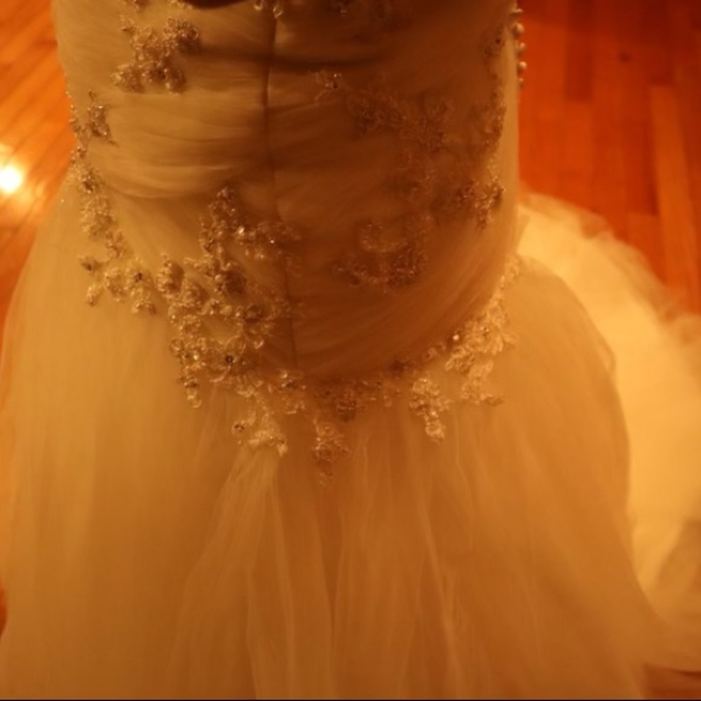White Angelique mermaid style Wedding dress - Picture 3 of 7